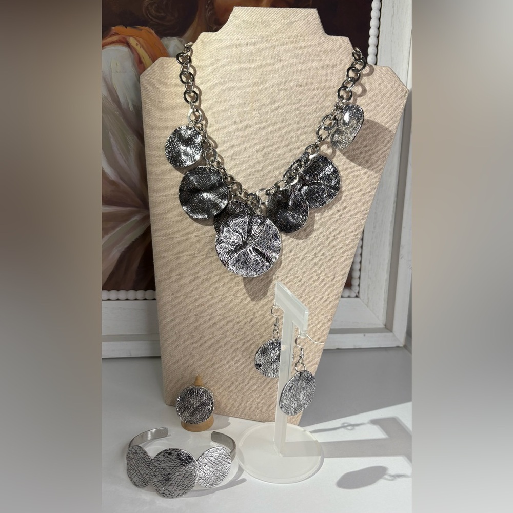 Silver Textured Disc Necklace and Earring Set
